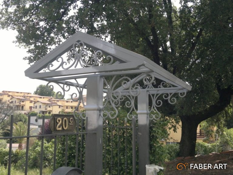 Pensilina in ferro autoportante per ingresso — Faber Art, Fonte Nuova (Roma)