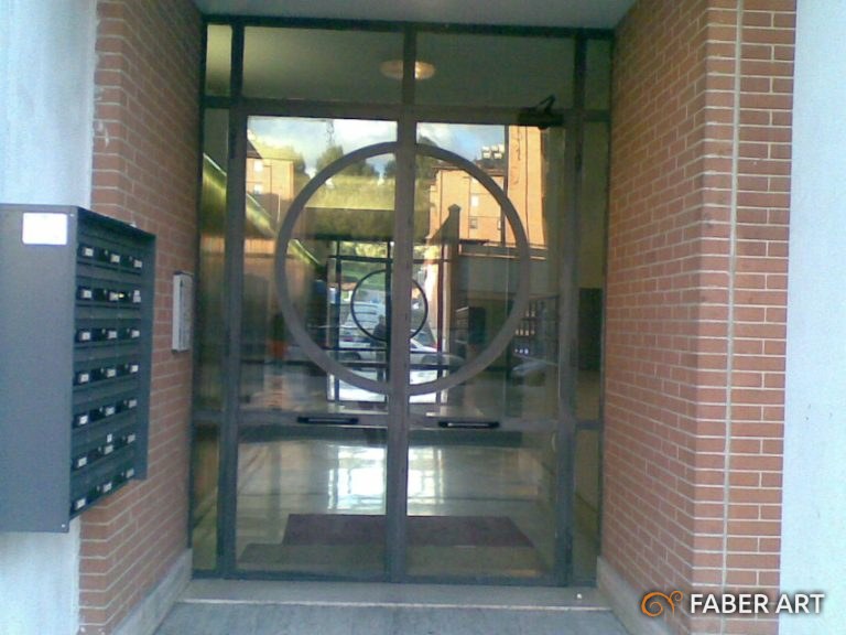 Portone d'ingresso in ferro in ferro battuto per villa — Faber Art, Monterotondo (Roma)