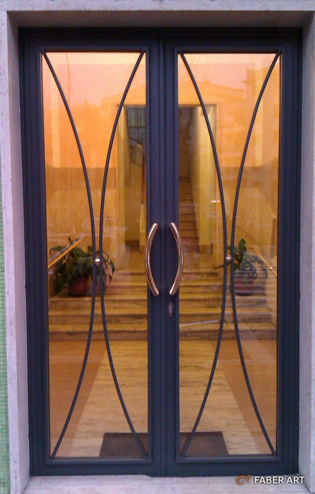 Portone d'ingresso in ferro verniciato per villa — Faber Art, Monterotondo (Roma)