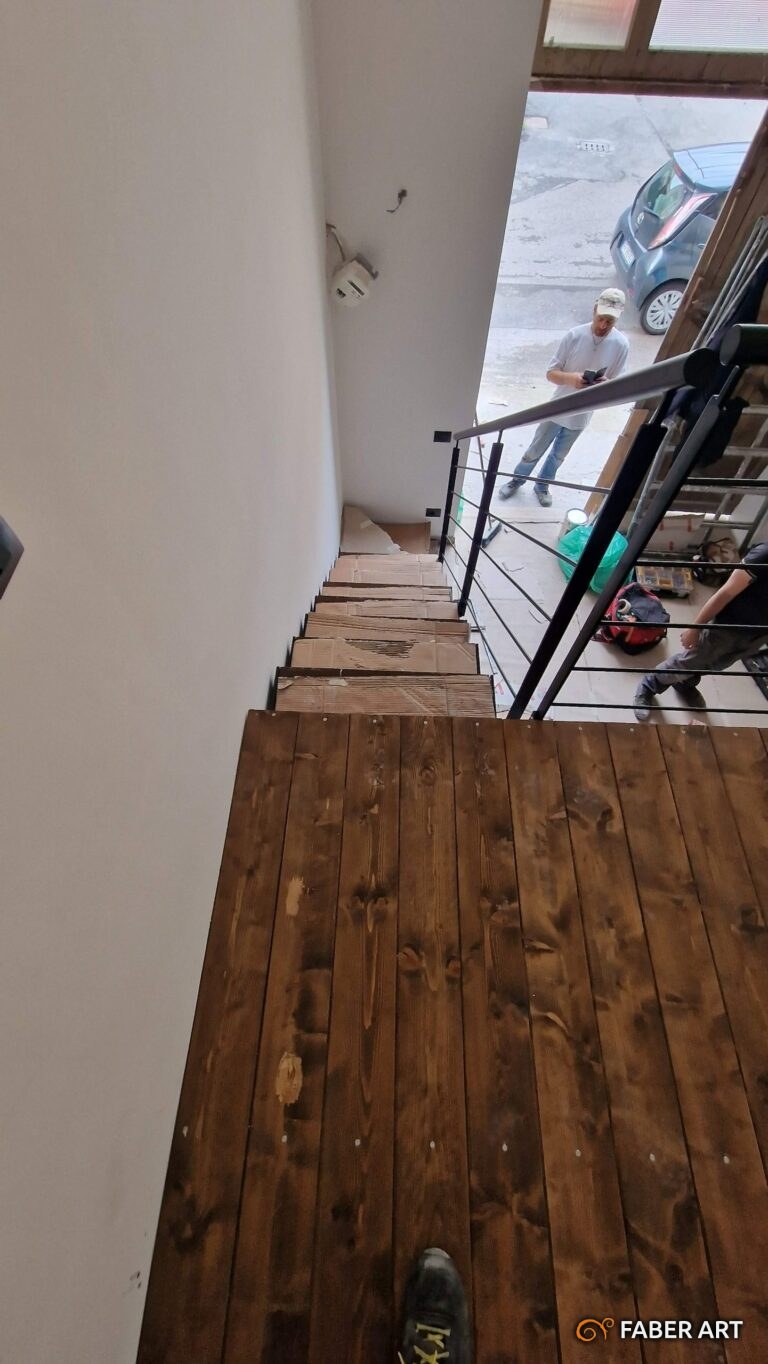 Scala in ferro e legno da interno
